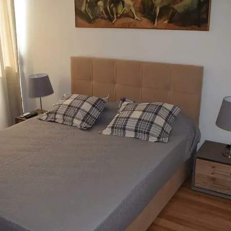 Metropolitan Macview Apartment
